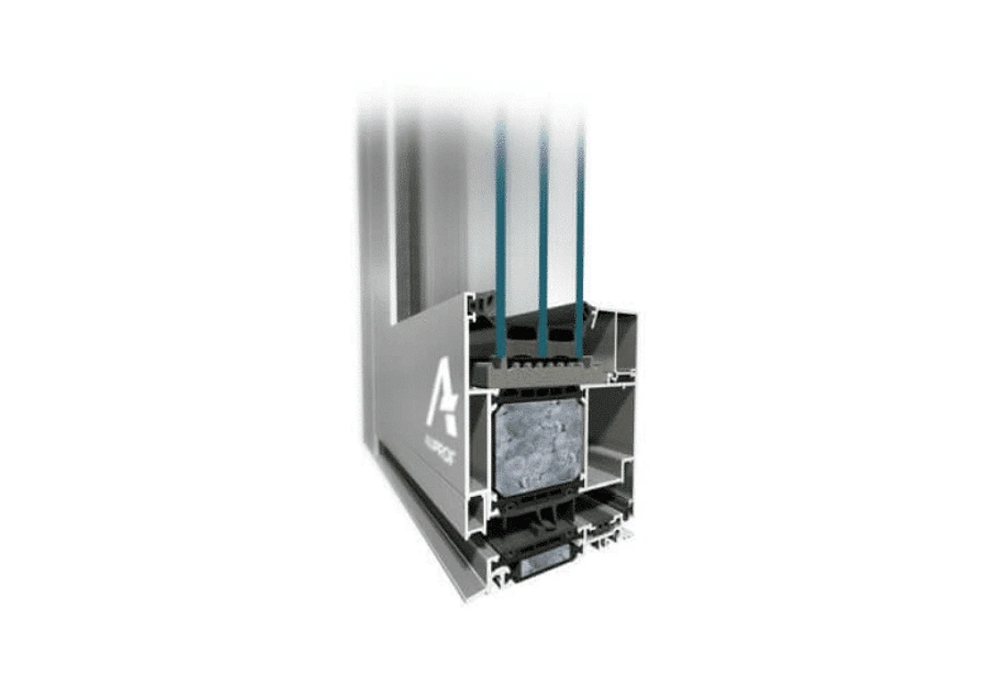 Aluminiowe drzwi wejściowe w systemie Aluprof MB-104 Passive w domu energooszczędnym