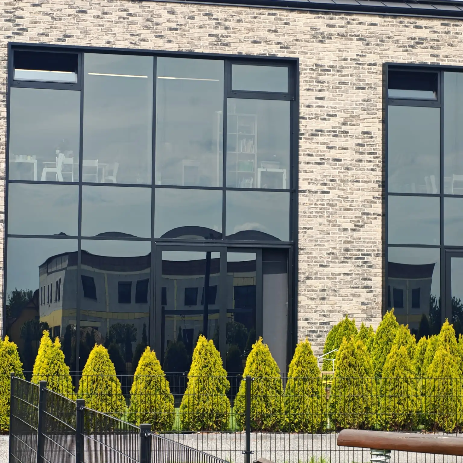 Realizacja fasady aluminiowej w Łochowie pod Bydgoszczą 3